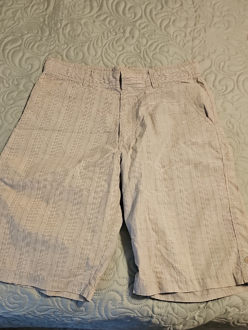 Billabong Shorts Men's Chino Flat Front Casual Beige Logo Embroidered